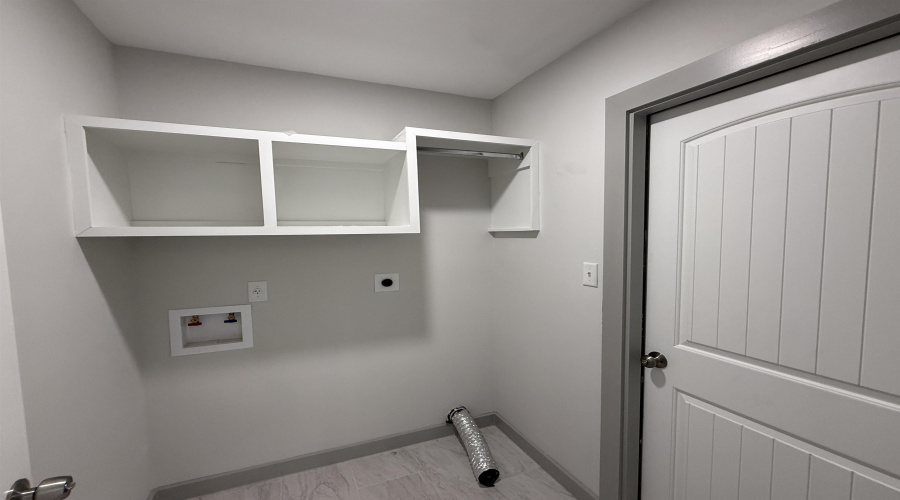 1432 El Caporal Dr., Laredo, Texas 78046, 3 Bedrooms Bedrooms, 5 Rooms Rooms,2 BathroomsBathrooms,Residential,For Sale,1432 El Caporal Dr.,20254453