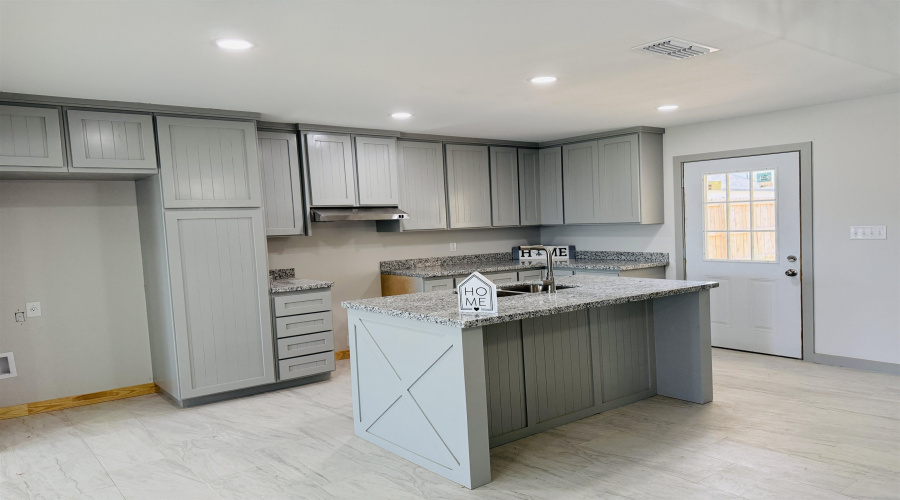 1432 El Caporal Dr., Laredo, Texas 78046, 3 Bedrooms Bedrooms, 5 Rooms Rooms,2 BathroomsBathrooms,Residential,For Sale,1432 El Caporal Dr.,20254453