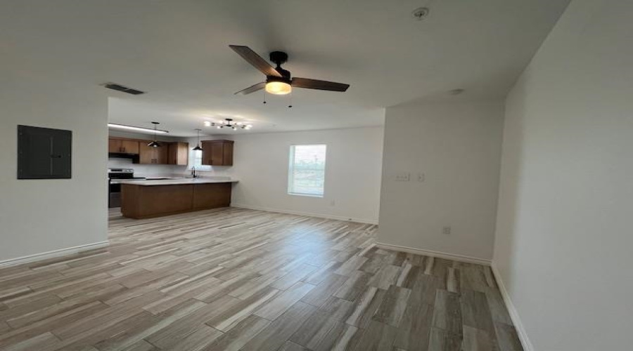 2717 N Arkansas Ave, Laredo, Texas 78041, 2 Bedrooms Bedrooms, 4 Rooms Rooms,1 BathroomBathrooms,Residential,For Rent,2717 N Arkansas Ave,20254463