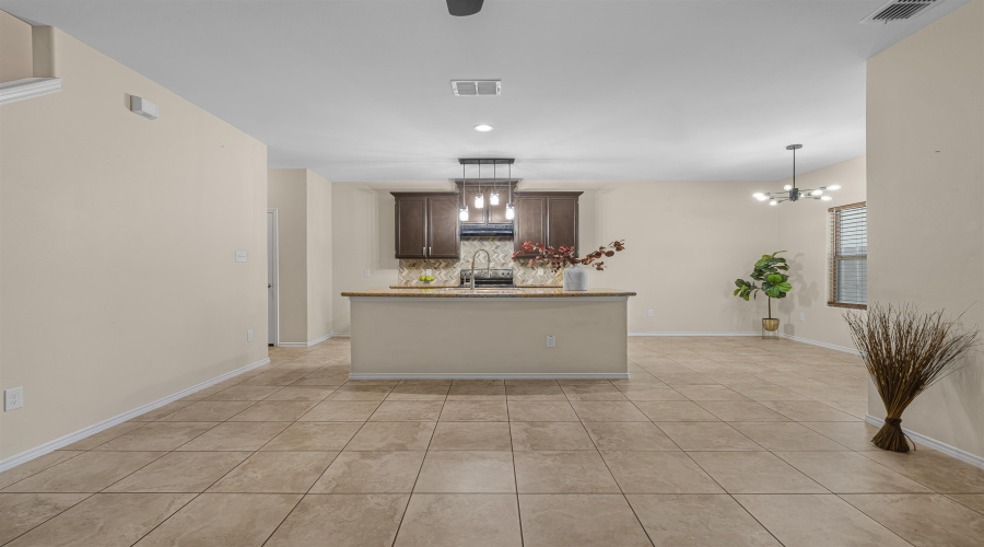 205 Aquero Blvd, Laredo, Texas 78045, 3 Bedrooms Bedrooms, 6 Rooms Rooms,2 BathroomsBathrooms,Residential,For Sale,205 Aquero Blvd,20254035