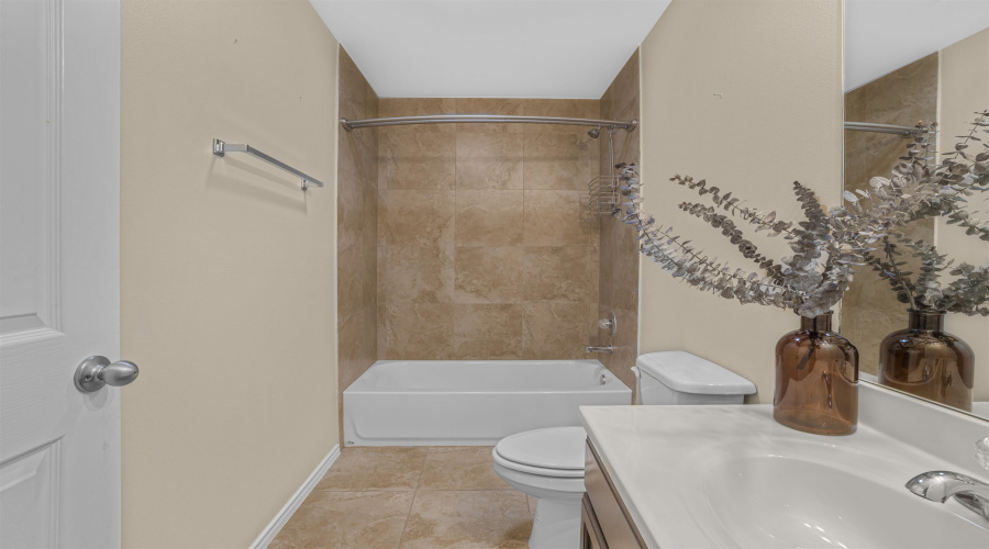 205 Aquero Blvd, Laredo, Texas 78045, 3 Bedrooms Bedrooms, 6 Rooms Rooms,2 BathroomsBathrooms,Residential,For Sale,205 Aquero Blvd,20254035
