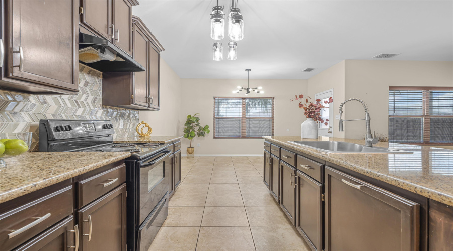 205 Aquero Blvd, Laredo, Texas 78045, 3 Bedrooms Bedrooms, 6 Rooms Rooms,2 BathroomsBathrooms,Residential,For Sale,205 Aquero Blvd,20254035