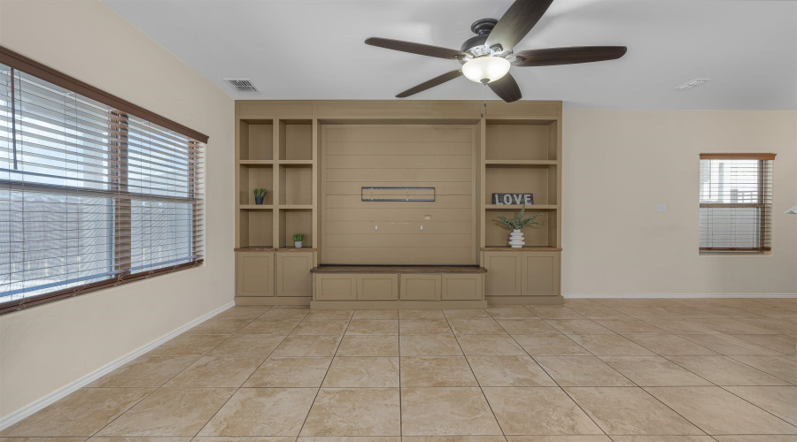 205 Aquero Blvd, Laredo, Texas 78045, 3 Bedrooms Bedrooms, 6 Rooms Rooms,2 BathroomsBathrooms,Residential,For Sale,205 Aquero Blvd,20254035