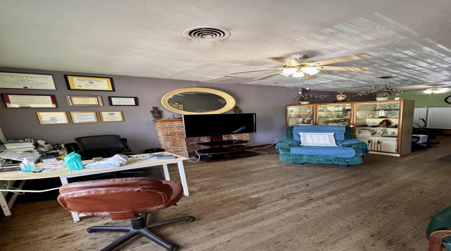 1516 Clark Blvd, Laredo, Texas 78040, 6 Bedrooms Bedrooms, 6 Rooms Rooms,2 BathroomsBathrooms,Residential,For Sale,1516 Clark Blvd,20254467