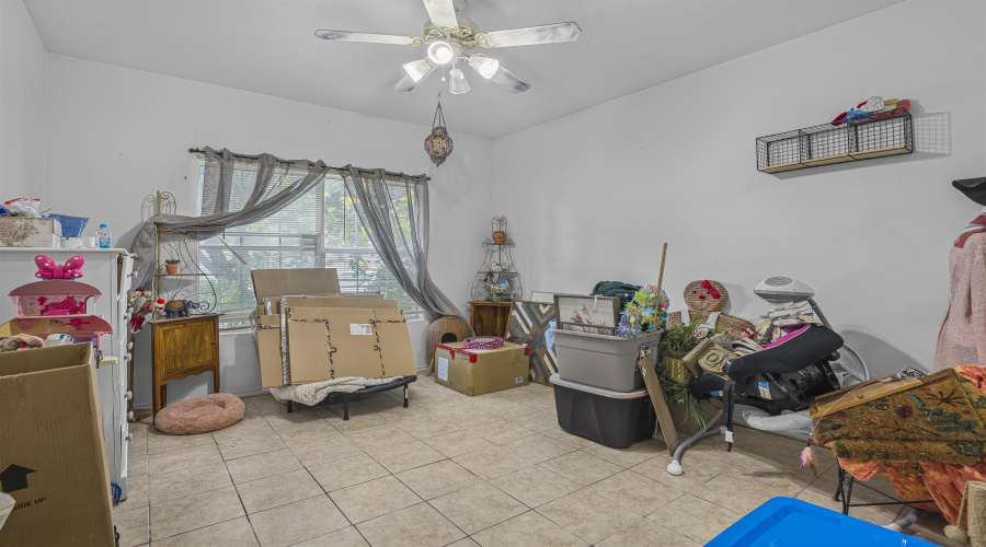 1820 Arctic Ct, Laredo, Texas 78045, 4 Bedrooms Bedrooms, 6 Rooms Rooms,2 BathroomsBathrooms,Residential,For Sale,1820 Arctic Ct,20254039