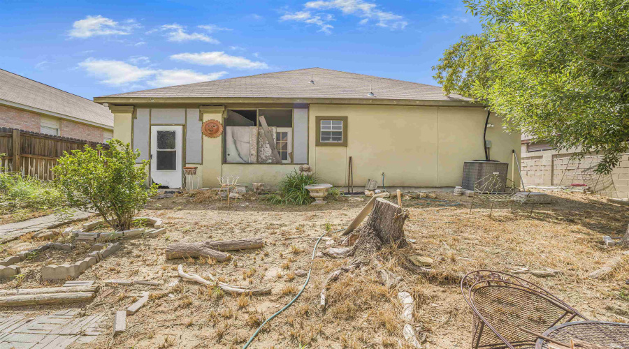 1820 Arctic Ct, Laredo, Texas 78045, 4 Bedrooms Bedrooms, 6 Rooms Rooms,2 BathroomsBathrooms,Residential,For Sale,1820 Arctic Ct,20254039