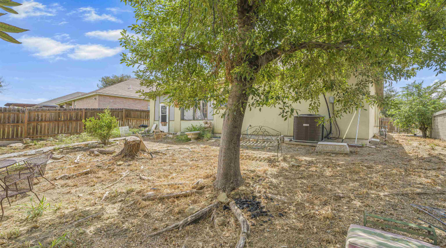 1820 Arctic Ct, Laredo, Texas 78045, 4 Bedrooms Bedrooms, 6 Rooms Rooms,2 BathroomsBathrooms,Residential,For Sale,1820 Arctic Ct,20254039