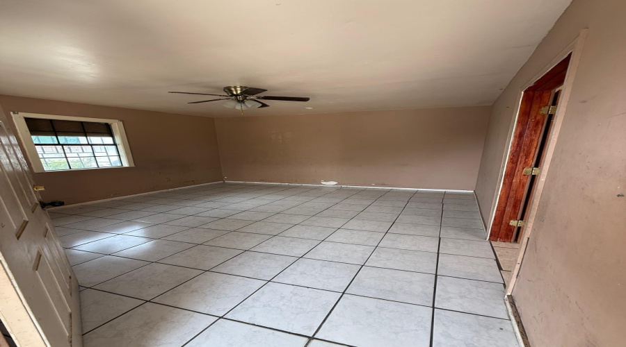 3210 Pecan St, Laredo, Texas 78046, 2 Bedrooms Bedrooms, 4 Rooms Rooms,1 BathroomBathrooms,Residential,For Sale,3210 Pecan St,20254040