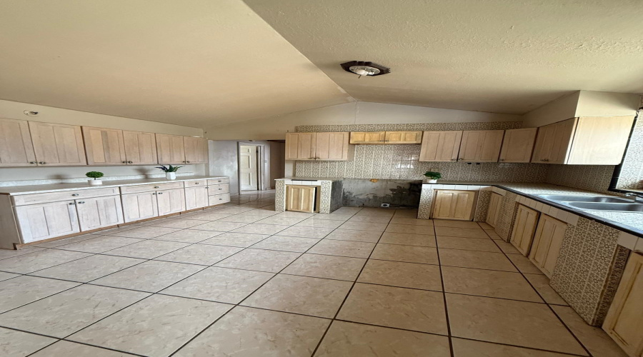 3210 Pecan St, Laredo, Texas 78046, 2 Bedrooms Bedrooms, 4 Rooms Rooms,1 BathroomBathrooms,Residential,For Sale,3210 Pecan St,20254040