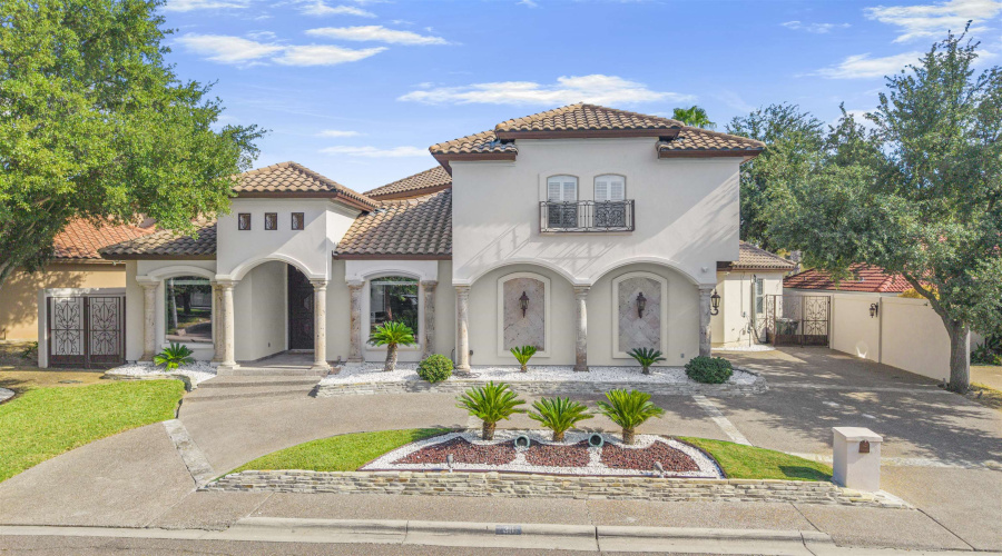 311 Latour Dr, Laredo, Texas 78041-9131, 4 Bedrooms Bedrooms, 10 Rooms Rooms,4 BathroomsBathrooms,Residential,For Sale,311 Latour Dr,20254469