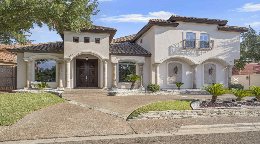 311 Latour Dr, Laredo, Texas 78041-9131, 4 Bedrooms Bedrooms, 10 Rooms Rooms,4 BathroomsBathrooms,Residential,For Sale,311 Latour Dr,20254469