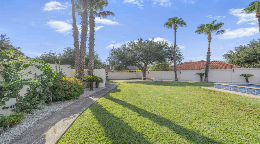 311 Latour Dr, Laredo, Texas 78041-9131, 4 Bedrooms Bedrooms, 10 Rooms Rooms,4 BathroomsBathrooms,Residential,For Sale,311 Latour Dr,20254469