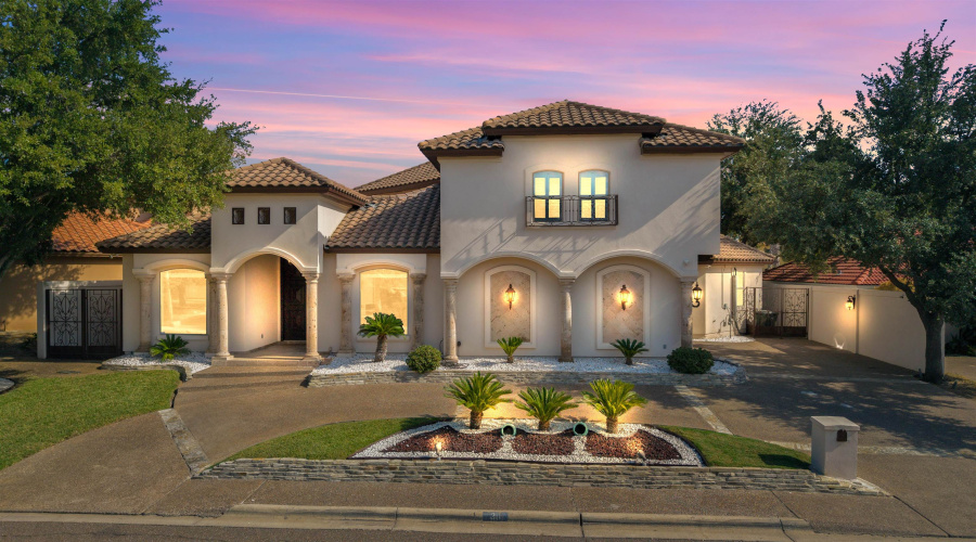 311 Latour Dr, Laredo, Texas 78041-9131, 4 Bedrooms Bedrooms, 10 Rooms Rooms,4 BathroomsBathrooms,Residential,For Sale,311 Latour Dr,20254469