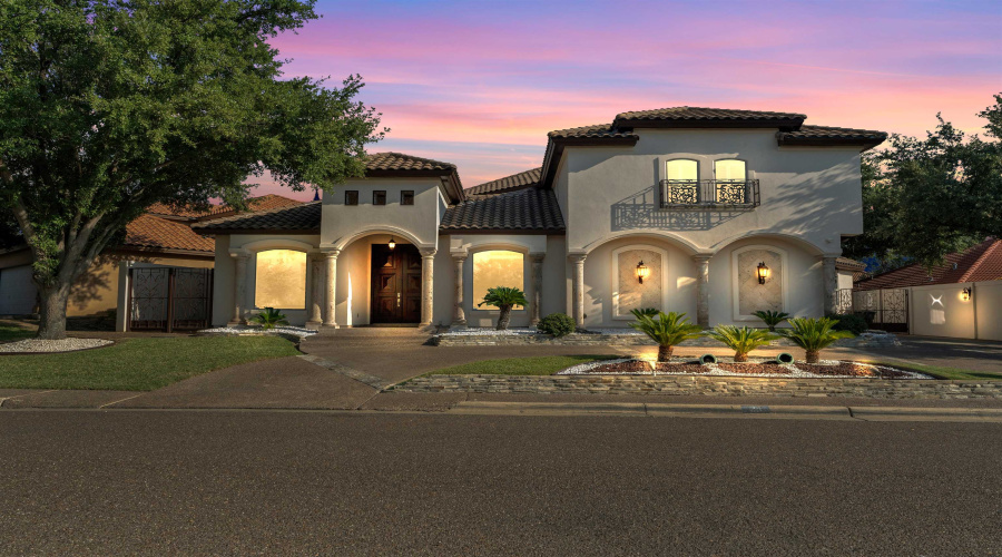 311 Latour Dr, Laredo, Texas 78041-9131, 4 Bedrooms Bedrooms, 10 Rooms Rooms,4 BathroomsBathrooms,Residential,For Sale,311 Latour Dr,20254469