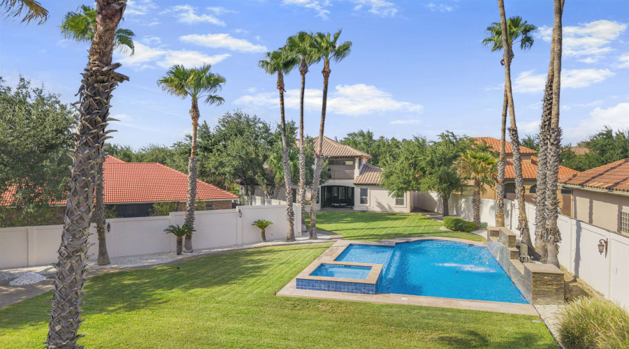 311 Latour Dr, Laredo, Texas 78041-9131, 4 Bedrooms Bedrooms, 10 Rooms Rooms,4 BathroomsBathrooms,Residential,For Sale,311 Latour Dr,20254469