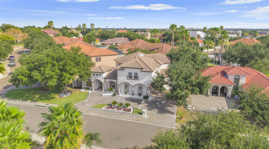 311 Latour Dr, Laredo, Texas 78041-9131, 4 Bedrooms Bedrooms, 10 Rooms Rooms,4 BathroomsBathrooms,Residential,For Sale,311 Latour Dr,20254469