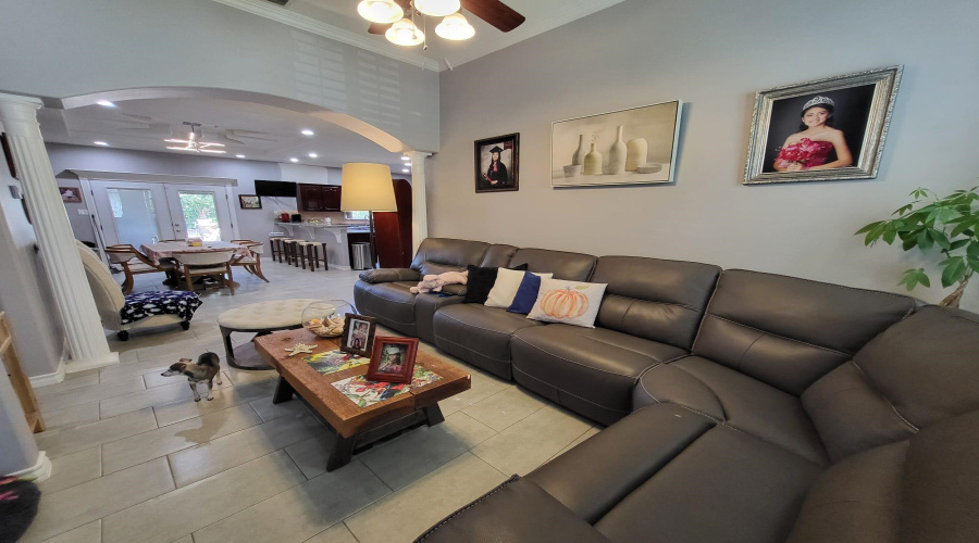 103 Otanes Ave, Laredo, Texas 78046, 3 Bedrooms Bedrooms, 6 Rooms Rooms,2 BathroomsBathrooms,Residential,For Sale,103 Otanes Ave,20254042