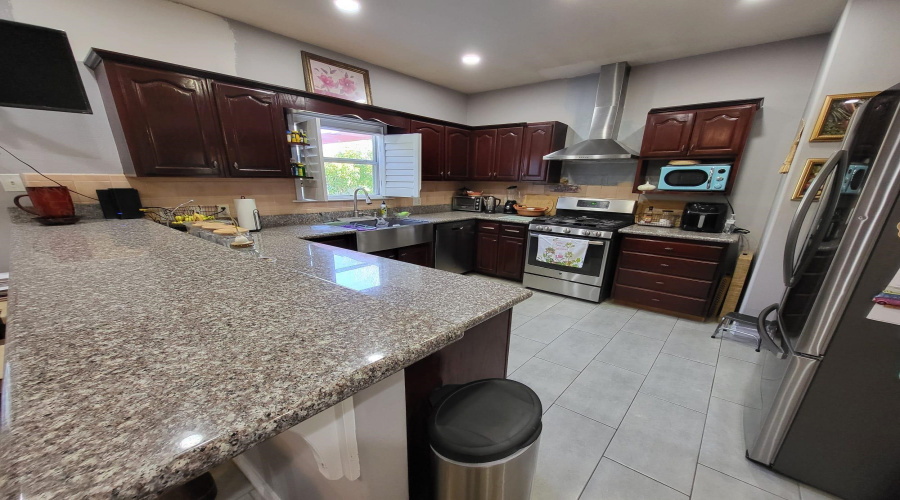 103 Otanes Ave, Laredo, Texas 78046, 3 Bedrooms Bedrooms, 6 Rooms Rooms,2 BathroomsBathrooms,Residential,For Sale,103 Otanes Ave,20254042