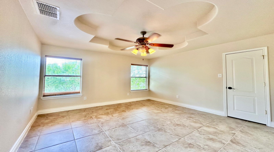 202 Lake Powell Dr, Laredo, Texas 78041, 4 Bedrooms Bedrooms, 7 Rooms Rooms,3 BathroomsBathrooms,Residential,For Sale,202 Lake Powell Dr,20254043