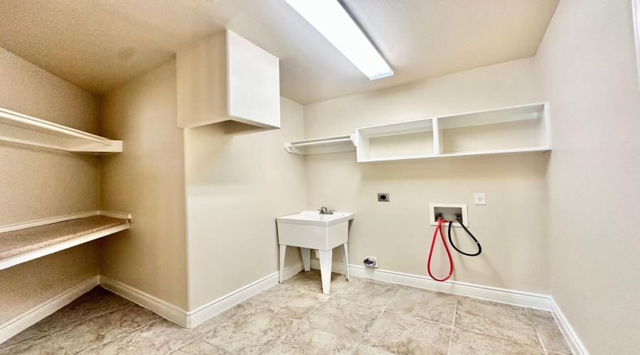 202 Lake Powell Dr, Laredo, Texas 78041, 4 Bedrooms Bedrooms, 7 Rooms Rooms,3 BathroomsBathrooms,Residential,For Sale,202 Lake Powell Dr,20254043