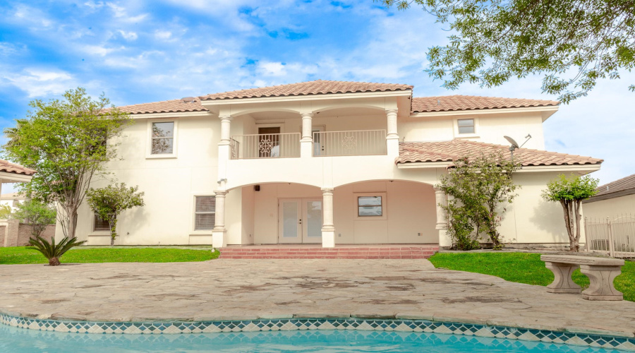 202 Lake Powell Dr, Laredo, Texas 78041, 4 Bedrooms Bedrooms, 7 Rooms Rooms,3 BathroomsBathrooms,Residential,For Sale,202 Lake Powell Dr,20254043