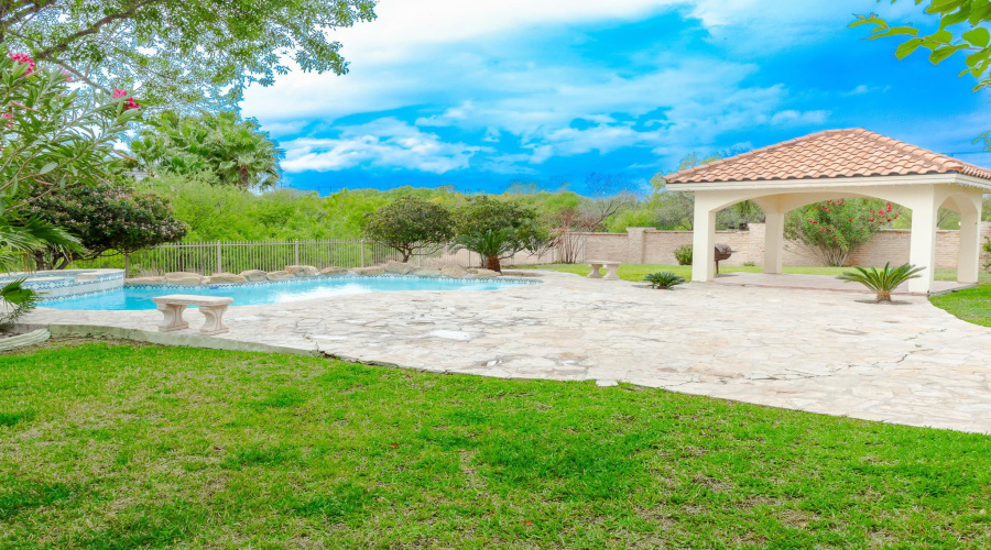 202 Lake Powell Dr, Laredo, Texas 78041, 4 Bedrooms Bedrooms, 7 Rooms Rooms,3 BathroomsBathrooms,Residential,For Sale,202 Lake Powell Dr,20254043