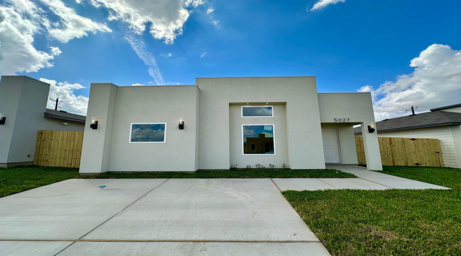 5027 Carambola Ln., Laredo, Texas 78046, 3 Bedrooms Bedrooms, 5 Rooms Rooms,2 BathroomsBathrooms,Residential,For Sale,5027 Carambola Ln.,20254045 5027 Carambola Ln., Laredo, Texas 78046, 3 Bedrooms Bedrooms, 5 Rooms Rooms,2 BathroomsBathrooms,Residential,For Sale,5027 Carambola Ln.,20254045