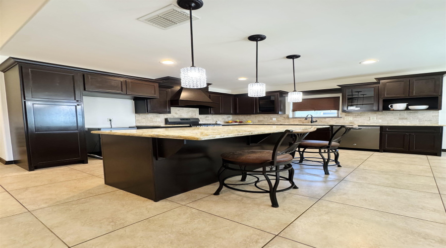 205 Sandhill Oak Dr, Laredo, Texas 78045, 3 Bedrooms Bedrooms, 5 Rooms Rooms,2 BathroomsBathrooms,Residential,For Sale,205 Sandhill Oak Dr,20254047