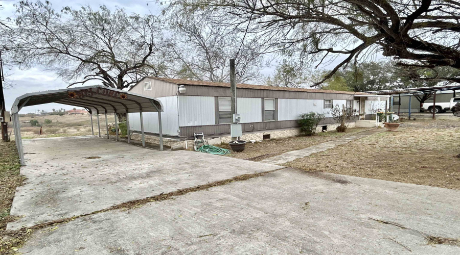 136 N. Jab Dr., Zapata, Texas 78076, 2 Bedrooms Bedrooms, 5 Rooms Rooms,2 BathroomsBathrooms,Residential,For Sale,136 N. Jab Dr.,20254048