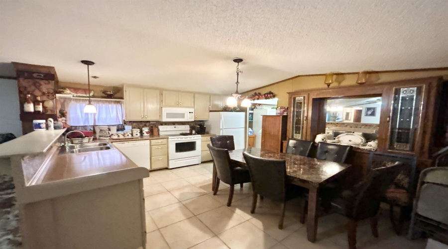 136 N. Jab Dr., Zapata, Texas 78076, 2 Bedrooms Bedrooms, 5 Rooms Rooms,2 BathroomsBathrooms,Residential,For Sale,136 N. Jab Dr.,20254048