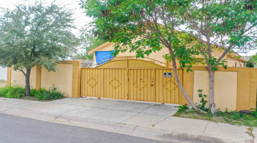 106 Salamanca Ave, LAREDO, Texas 78046, 3 Bedrooms Bedrooms, 5 Rooms Rooms,1 BathroomBathrooms,Residential,For Sale,106 Salamanca Ave,20254483