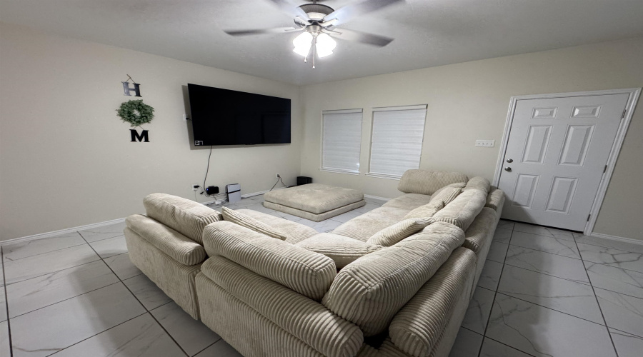 5821 Colegio Ln., Laredo, Texas 78046, 3 Bedrooms Bedrooms, 6 Rooms Rooms,2 BathroomsBathrooms,Residential,For Rent,5821 Colegio Ln.,20254484