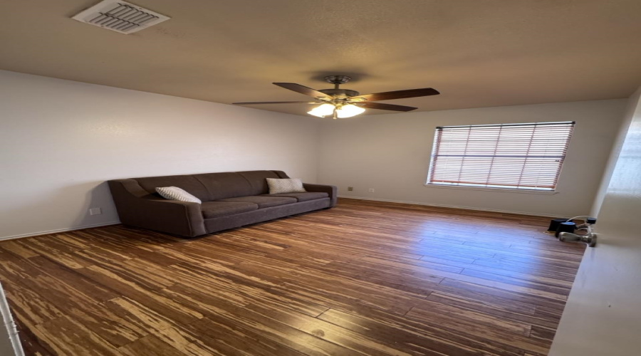 1108 Topaz Trl, Laredo, Texas 78045-0000, 3 Bedrooms Bedrooms, 6 Rooms Rooms,2 BathroomsBathrooms,Residential,For Rent,1108 Topaz Trl,20254485
