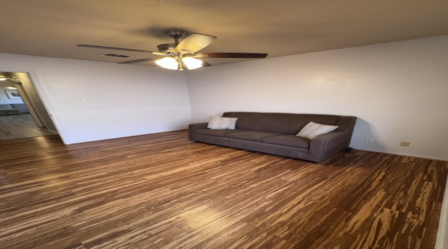 1108 Topaz Trl, Laredo, Texas 78045-0000, 3 Bedrooms Bedrooms, 6 Rooms Rooms,2 BathroomsBathrooms,Residential,For Rent,1108 Topaz Trl,20254485