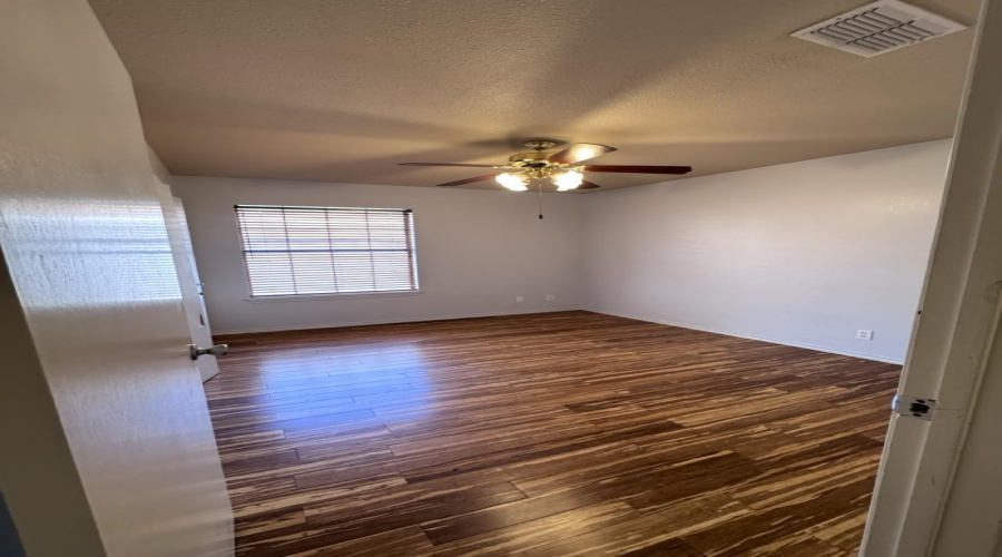 1108 Topaz Trl, Laredo, Texas 78045-0000, 3 Bedrooms Bedrooms, 6 Rooms Rooms,2 BathroomsBathrooms,Residential,For Rent,1108 Topaz Trl,20254485