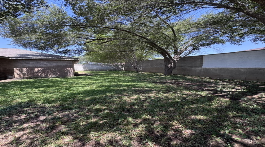 1108 Topaz Trl, Laredo, Texas 78045-0000, 3 Bedrooms Bedrooms, 6 Rooms Rooms,2 BathroomsBathrooms,Residential,For Rent,1108 Topaz Trl,20254485