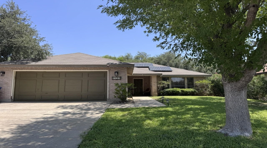 1108 Topaz Trl, Laredo, Texas 78045-0000, 3 Bedrooms Bedrooms, 6 Rooms Rooms,2 BathroomsBathrooms,Residential,For Rent,1108 Topaz Trl,20254485