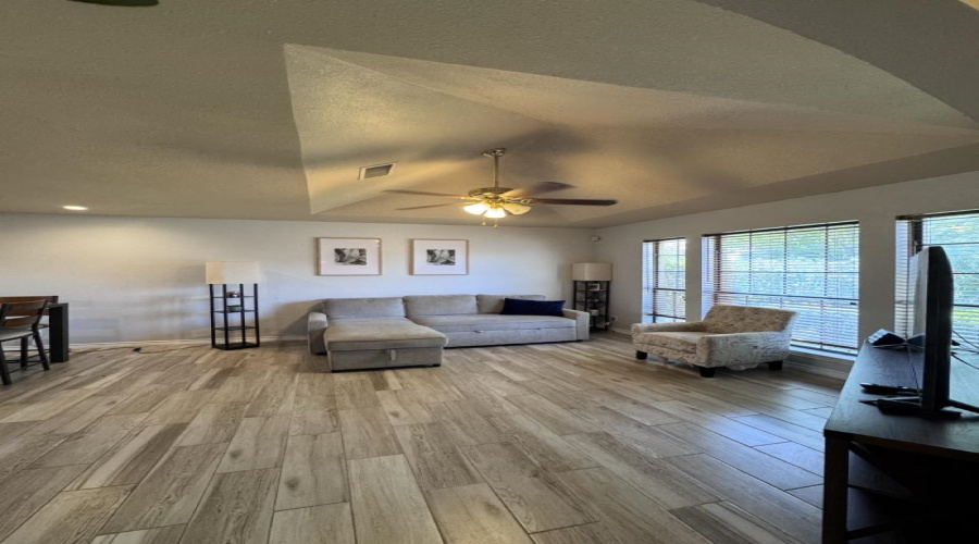 1108 Topaz Trl, Laredo, Texas 78045-0000, 3 Bedrooms Bedrooms, 6 Rooms Rooms,2 BathroomsBathrooms,Residential,For Rent,1108 Topaz Trl,20254485