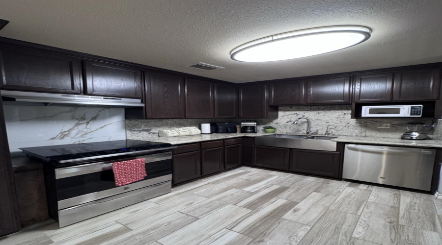 1108 Topaz Trl, Laredo, Texas 78045-0000, 3 Bedrooms Bedrooms, 6 Rooms Rooms,2 BathroomsBathrooms,Residential,For Rent,1108 Topaz Trl,20254485