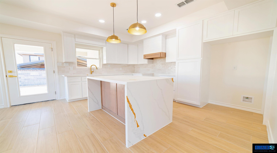 6119 Toribio Dr, Laredo, Texas 78046, 3 Bedrooms Bedrooms, 5 Rooms Rooms,2 BathroomsBathrooms,Residential,For Sale,6119 Toribio Dr,20254486