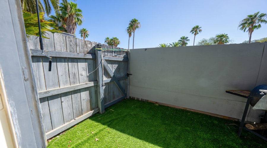 210 E Del Mar Blvd, Laredo, Texas 78041, 1 Bedroom Bedrooms, 3 Rooms Rooms,1 BathroomBathrooms,Residential,For Sale,210 E Del Mar Blvd,20254056