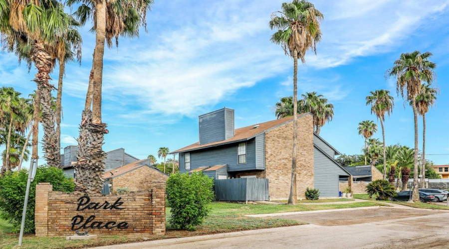 210 E Del Mar Blvd, Laredo, Texas 78041, 1 Bedroom Bedrooms, 3 Rooms Rooms,1 BathroomBathrooms,Residential,For Sale,210 E Del Mar Blvd,20254056