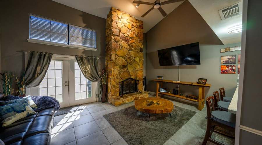 210 E Del Mar Blvd, Laredo, Texas 78041, 1 Bedroom Bedrooms, 3 Rooms Rooms,1 BathroomBathrooms,Residential,For Sale,210 E Del Mar Blvd,20254056