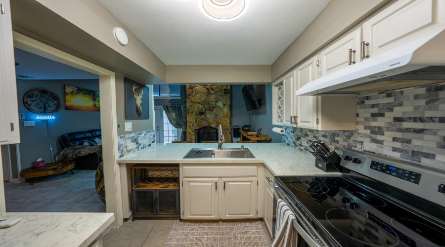 210 E Del Mar Blvd, Laredo, Texas 78041, 1 Bedroom Bedrooms, 3 Rooms Rooms,1 BathroomBathrooms,Residential,For Sale,210 E Del Mar Blvd,20254056