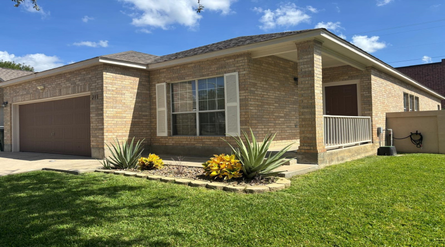 217 Kahlo Lp, Laredo, Texas 78045, 3 Bedrooms Bedrooms, 6 Rooms Rooms,2 BathroomsBathrooms,Residential,For Rent,217 Kahlo Lp,20254489