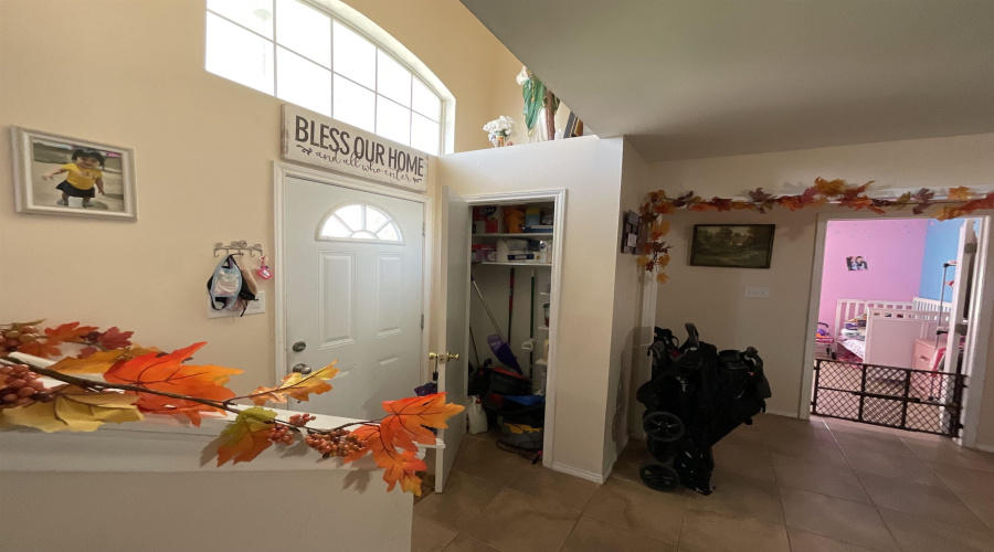 915 Rutledge Dr, LAREDO, Texas 78046, 5 Bedrooms Bedrooms, 9 Rooms Rooms,3 BathroomsBathrooms,Residential,For Rent,915 Rutledge Dr,20254491