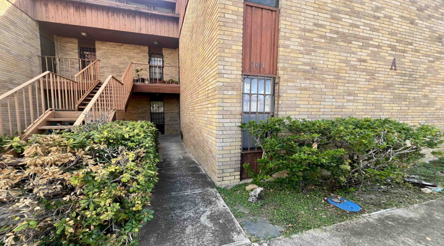 100 Aurora St, Laredo, Texas 78041, 1 Bedroom Bedrooms, 4 Rooms Rooms,1 BathroomBathrooms,Residential,For Sale,100 Aurora St,20254060