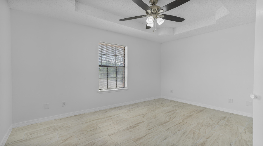 524 Norwich Lp, LAREDO, Texas 78045-8500, 4 Bedrooms Bedrooms, 8 Rooms Rooms,2 BathroomsBathrooms,Residential,For Sale,524 Norwich Lp,20254493