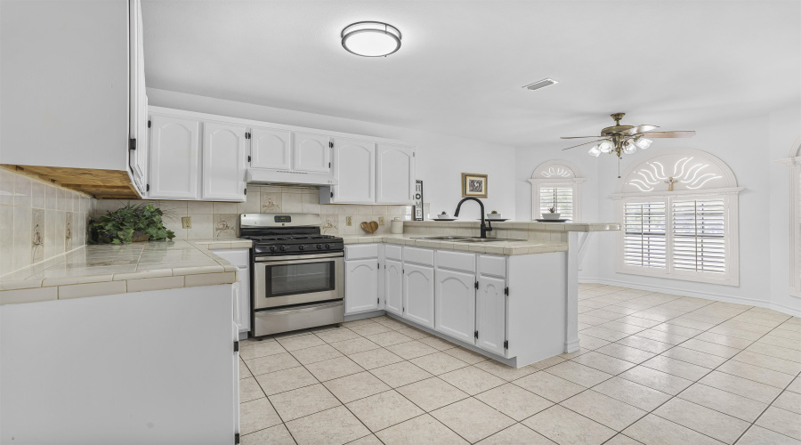 524 Norwich Lp, LAREDO, Texas 78045-8500, 4 Bedrooms Bedrooms, 8 Rooms Rooms,2 BathroomsBathrooms,Residential,For Sale,524 Norwich Lp,20254493