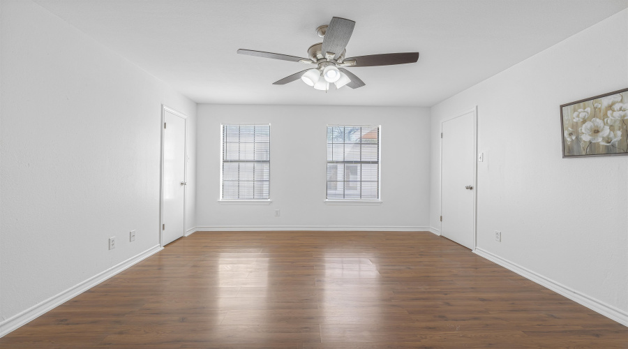 524 Norwich Lp, LAREDO, Texas 78045-8500, 4 Bedrooms Bedrooms, 8 Rooms Rooms,2 BathroomsBathrooms,Residential,For Sale,524 Norwich Lp,20254493